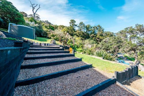 Beachfront Seclusion - Oneroa Holiday Home