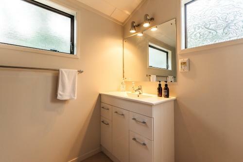Oneroa Oasis - Waiheke Island Holiday Home