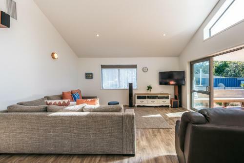 Magical On Matai - Oneroa Holiday Home