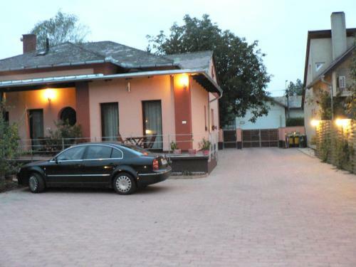 Nyirfa Apartmanh�z