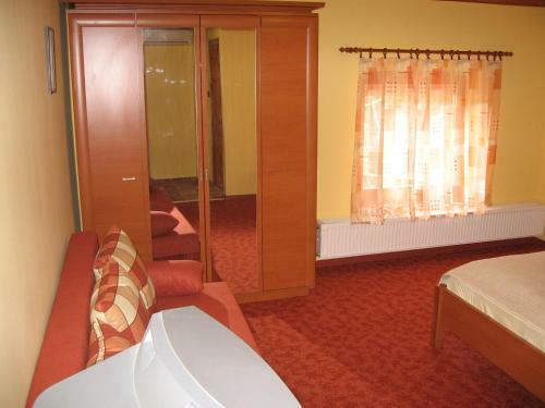 Rozmann Family Panzi� & Apartmanhaz