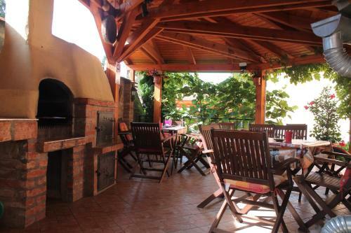Rozmann Family Panzi� & Apartmanhaz