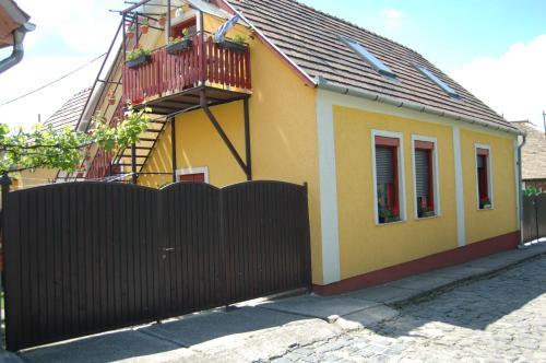 Hostal Z�ch Kl�ra Utcai Apartman