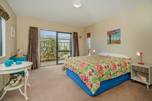 Kick Back In Kelly Jade - Matarangi Holiday Home