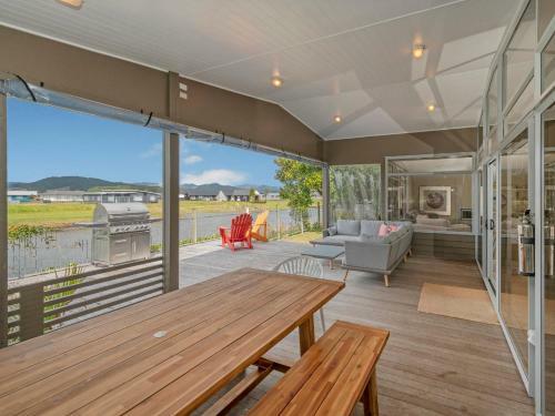 Sanctuary By The Water - Matarangi Holiday Home