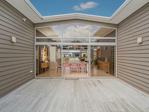 Sanctuary By The Water - Matarangi Holiday Home