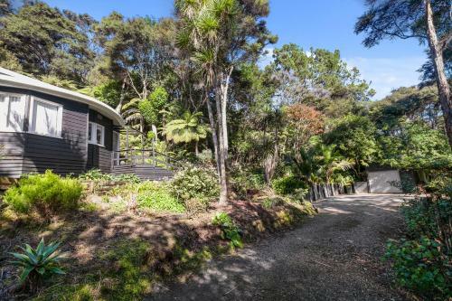 Tree Top Hideaway - Sandspit Holiday Home