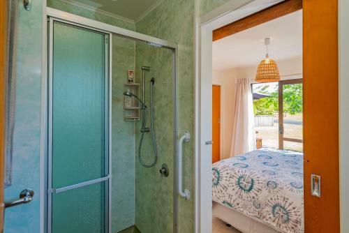 Oyster's Pearl - Cooks Beach Holiday Home