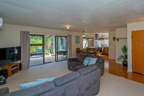 Oyster's Pearl - Cooks Beach Holiday Home