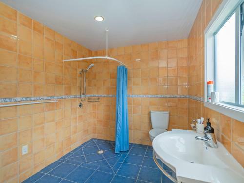 Recharge On Riverview - Cooks Beach Holiday Home