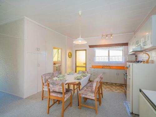 Cosy At Cooks - Cooks Beach Downstairs Holiday Unit