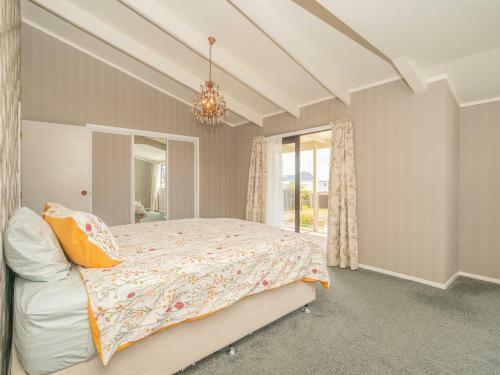 Daze Away - Cooks Beach Holiday Home