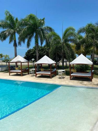 Apartamento Amazing Oceanfront 2 Br + 3 Bath (w/ Beach Access)