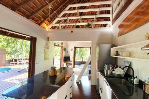 Luxurious Tropical Moorea Villa