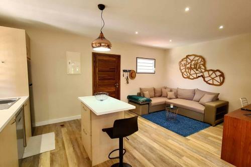 Hiva House