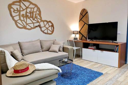 Hiva House