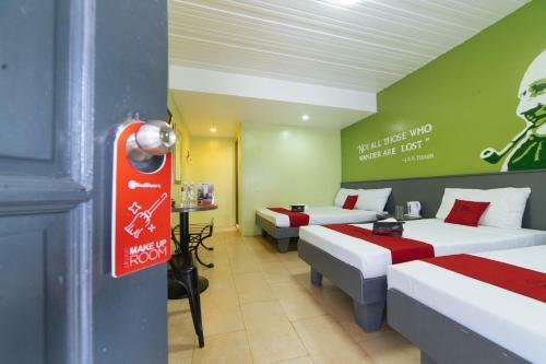 Hotel Reddoorz Plus @ Altaroca Antipolo