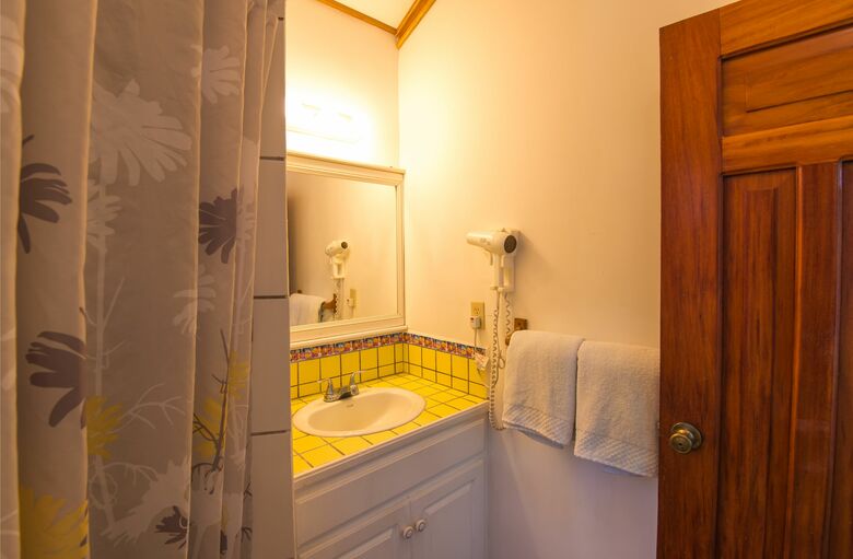 Hotel Las Rocas Resort And Dive Center
