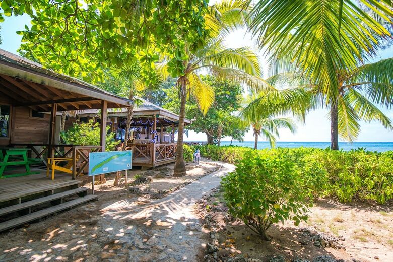 Hotel Las Rocas Resort And Dive Center