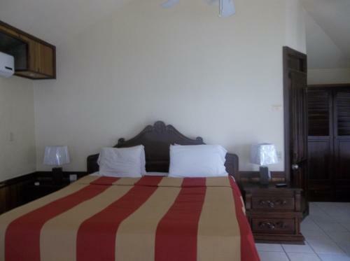 Hotel Fosters West Bay Resort