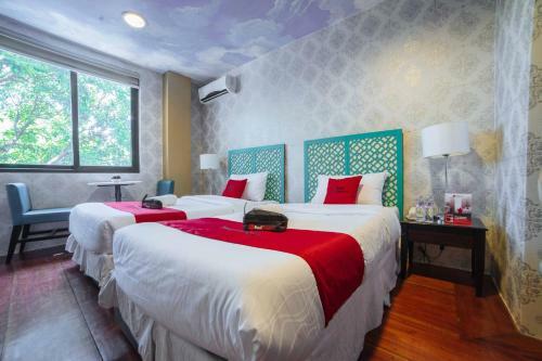 Hotel Reddoorz Plus @ Aguirre Ave Bf Homes