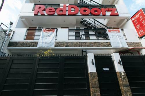 Hotel Reddoorz @ Dbuilders Bangkal Makati