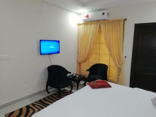Royal Two Bed Service Apartment F 11 Markaz