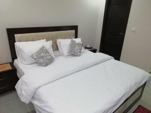 Royal Two Bed Service Apartment F 11 Markaz