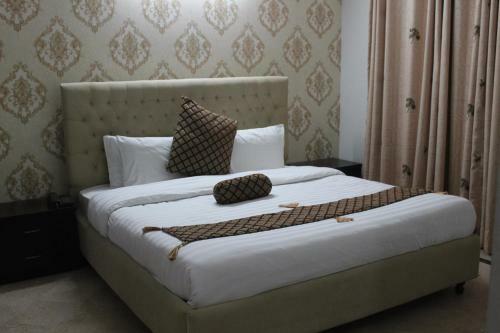 Hostal Royal Luxus Guest House