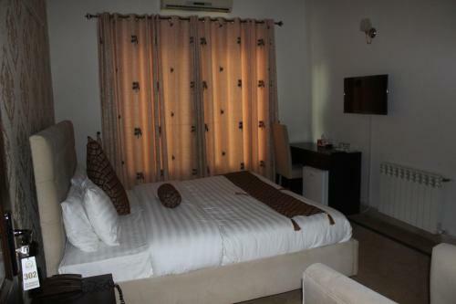 Hostal Royal Luxus Guest House