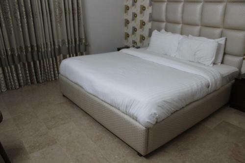Hostal Royal Luxus Guest House