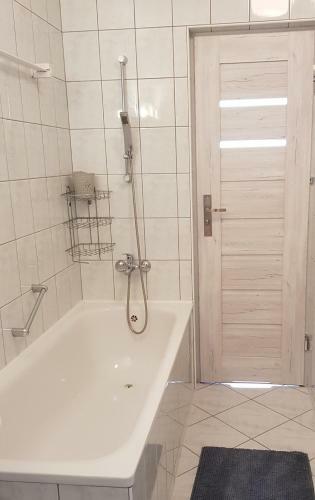 Apartament Z Gara?em W Ko?obrzegu