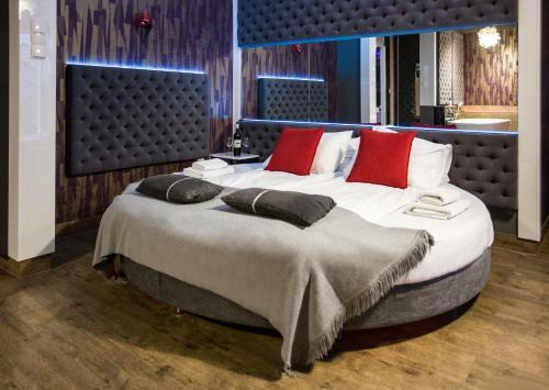 Yourplace Romantic Apartment With Private Patio