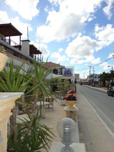 Hotel Montes Apartments & Studios