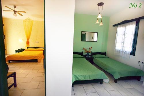 Studios & Apartments Vrettos