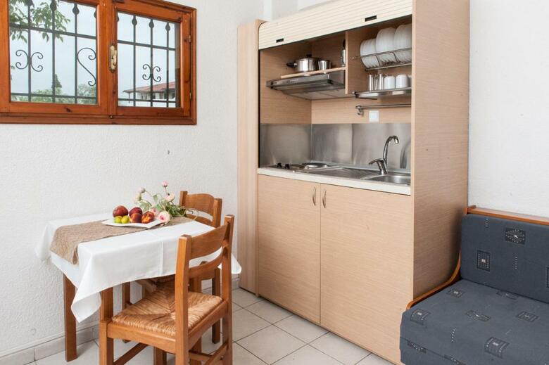 Aparthotel Alkinoos Beach Hotel