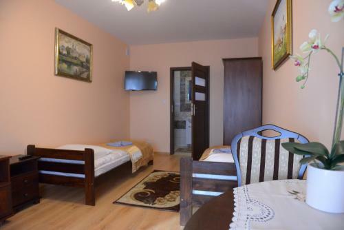 Bed & Breakfast Hotelik Pod Lwami