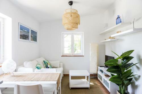 Cosy Bungalow By The Getaway Collection