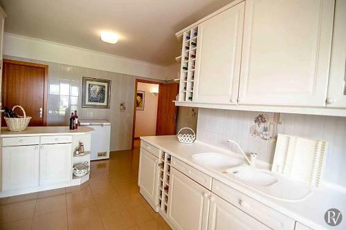 Villa In Cavacos Sleeps 10 With Pool Air Con And Wifi