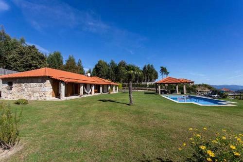 Luxury Spacious Farmhouse With Great Land Viewa