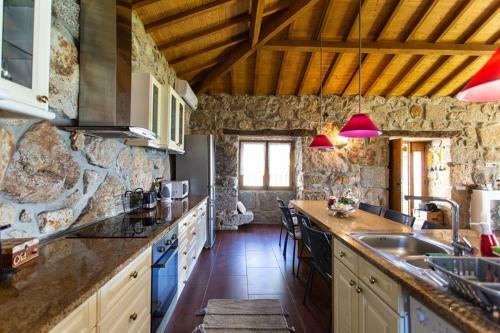 Luxury Spacious Farmhouse With Great Land Viewa