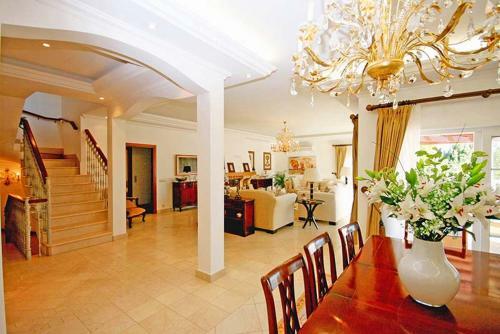 Ferrarias Villa Sleeps 12 Pool Air Con Wifi