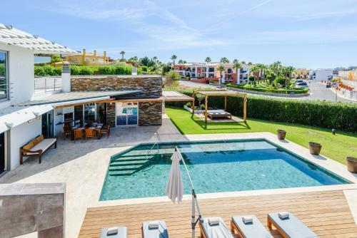 Ferragudo Premium Villa - Heatable Pool & River Views