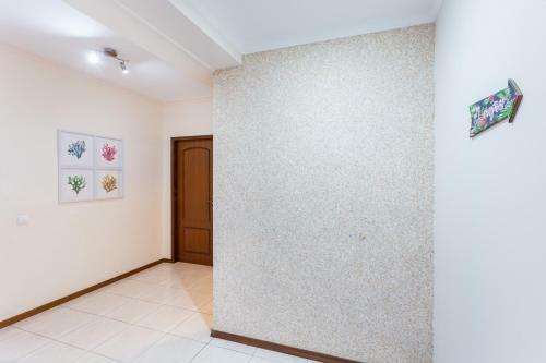 Hroma Apartment By Seewest