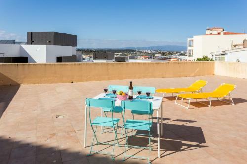 Hroma Apartment By Seewest