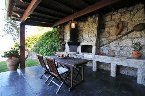 Postimiao Villa Sleeps 6 With Pool And Wifi