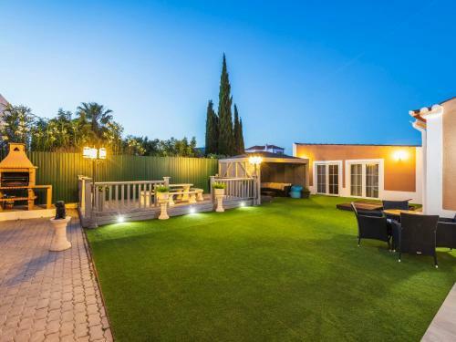 Holiday Home Villa Kambu
