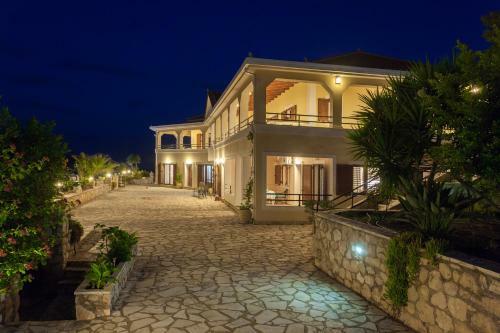 Villa Akros And Suites