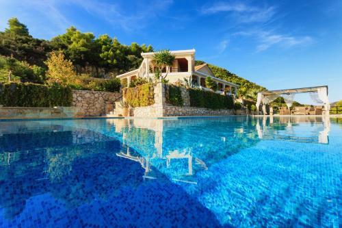 Villa Akros And Suites