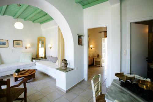 Golden Beach Hotel & Apartments